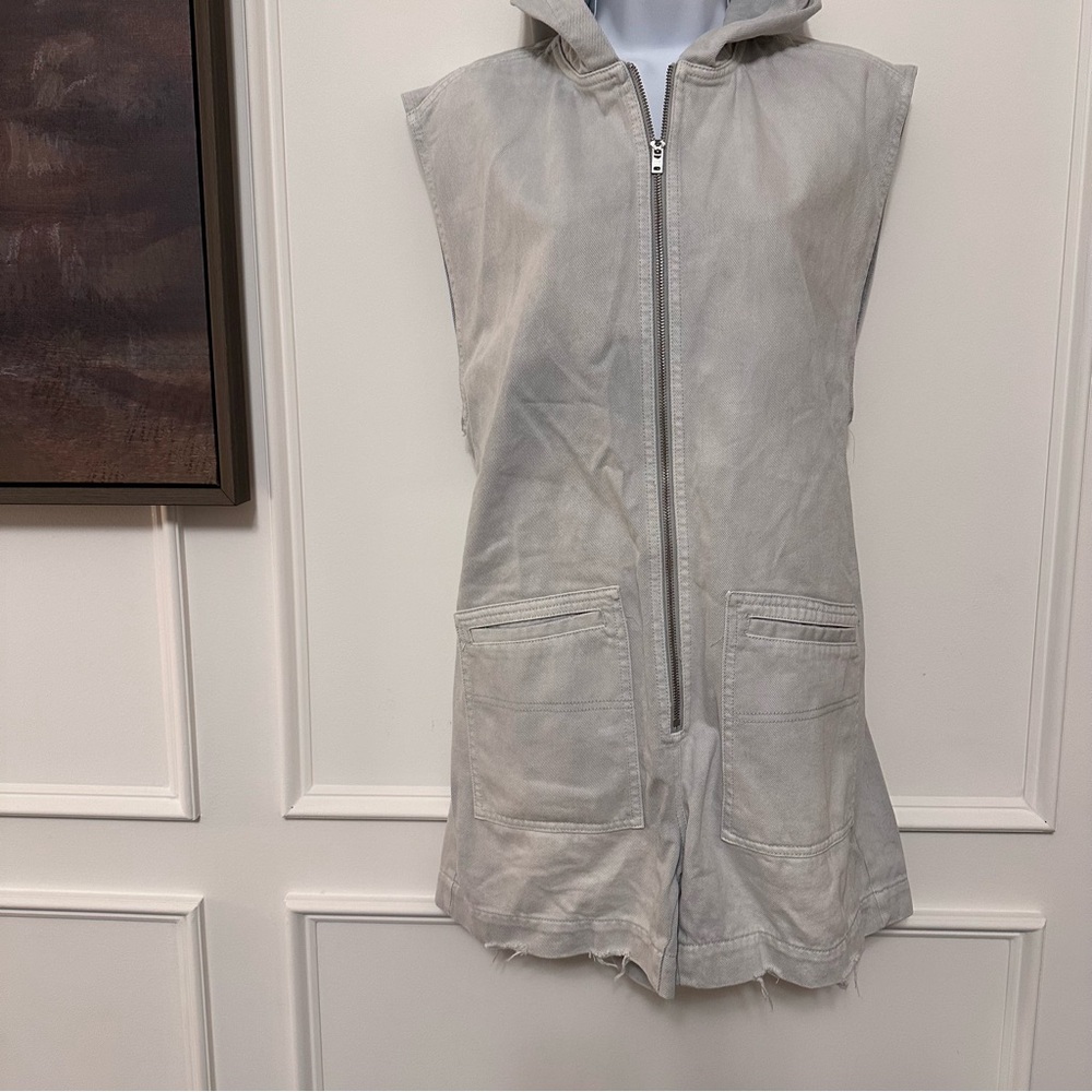 Free people Sleeveless Gray Hooded cargo romper zip up shorts small